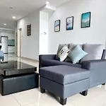 Mansion One Suite By Staycation Homestay